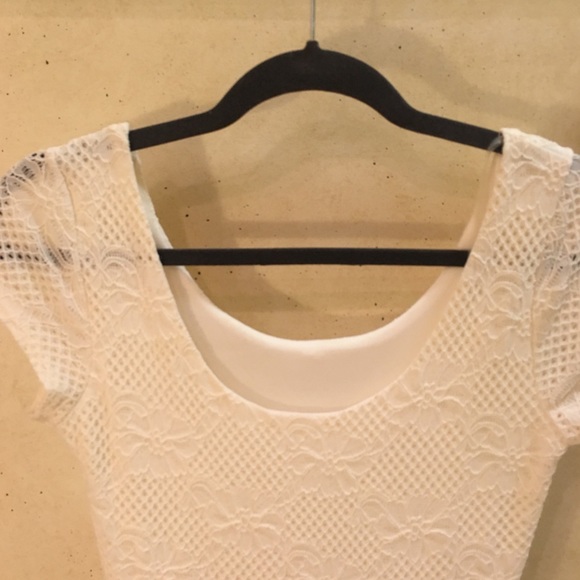 White lacey dress with rounded scoop back - Picture 4 of 4